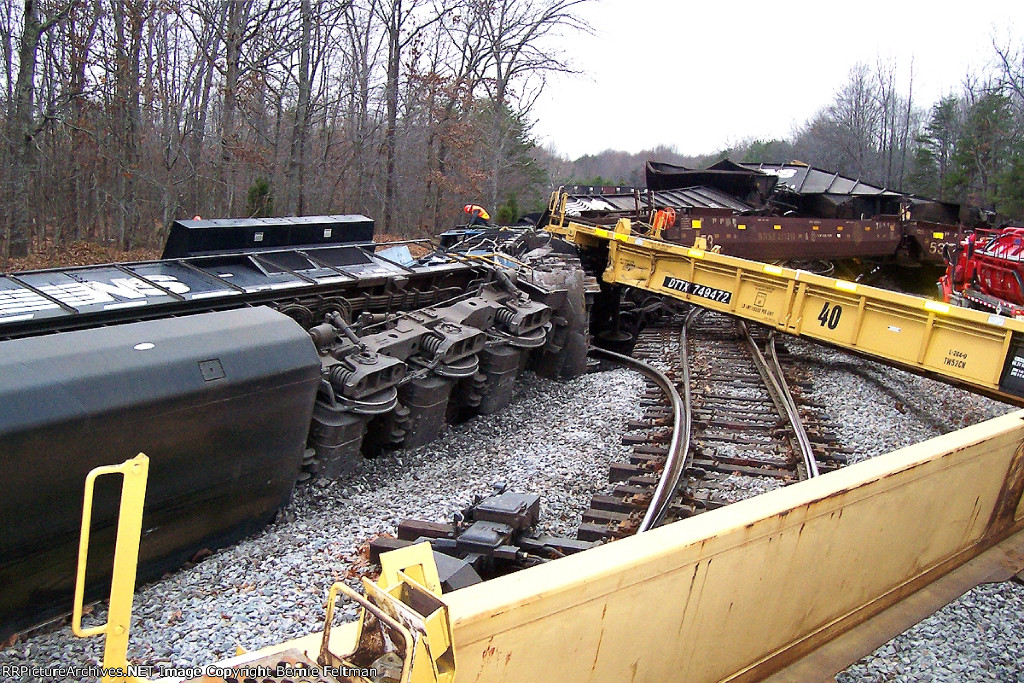 Norfolk Southern C40-9W #9624 and C40-8W #8406 were leading coal train #838 which side-swiped intermodal train #227 